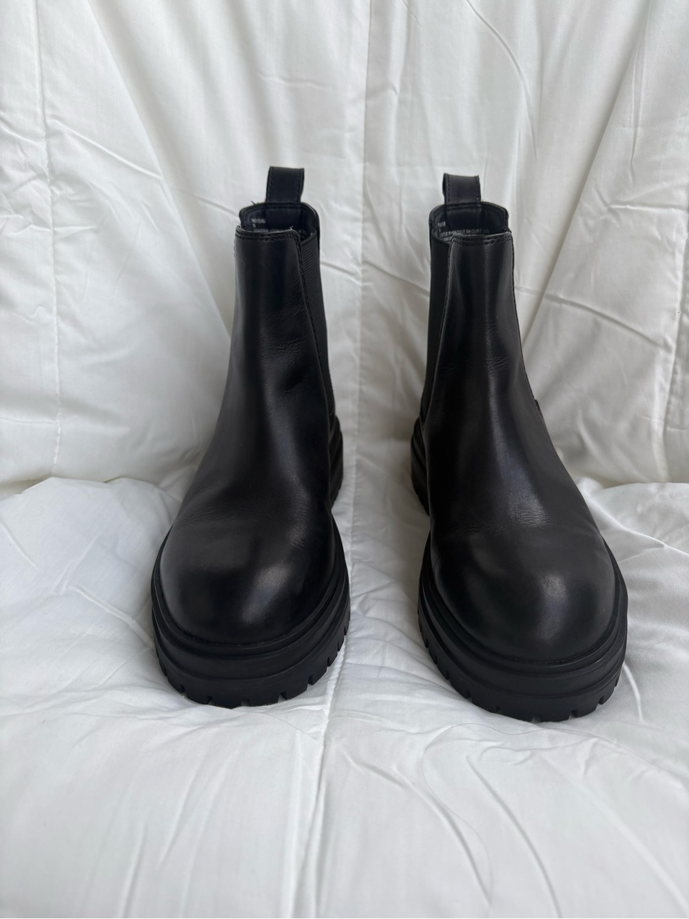 Steve Madden Black Chunky Chelsea Platform Booties. Size 7,